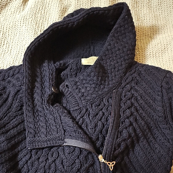 House of Bruar Ladies Asymmetric Zip Hood Coat – 100% Merino Wool, Aran Knit - Picture 13 of 14